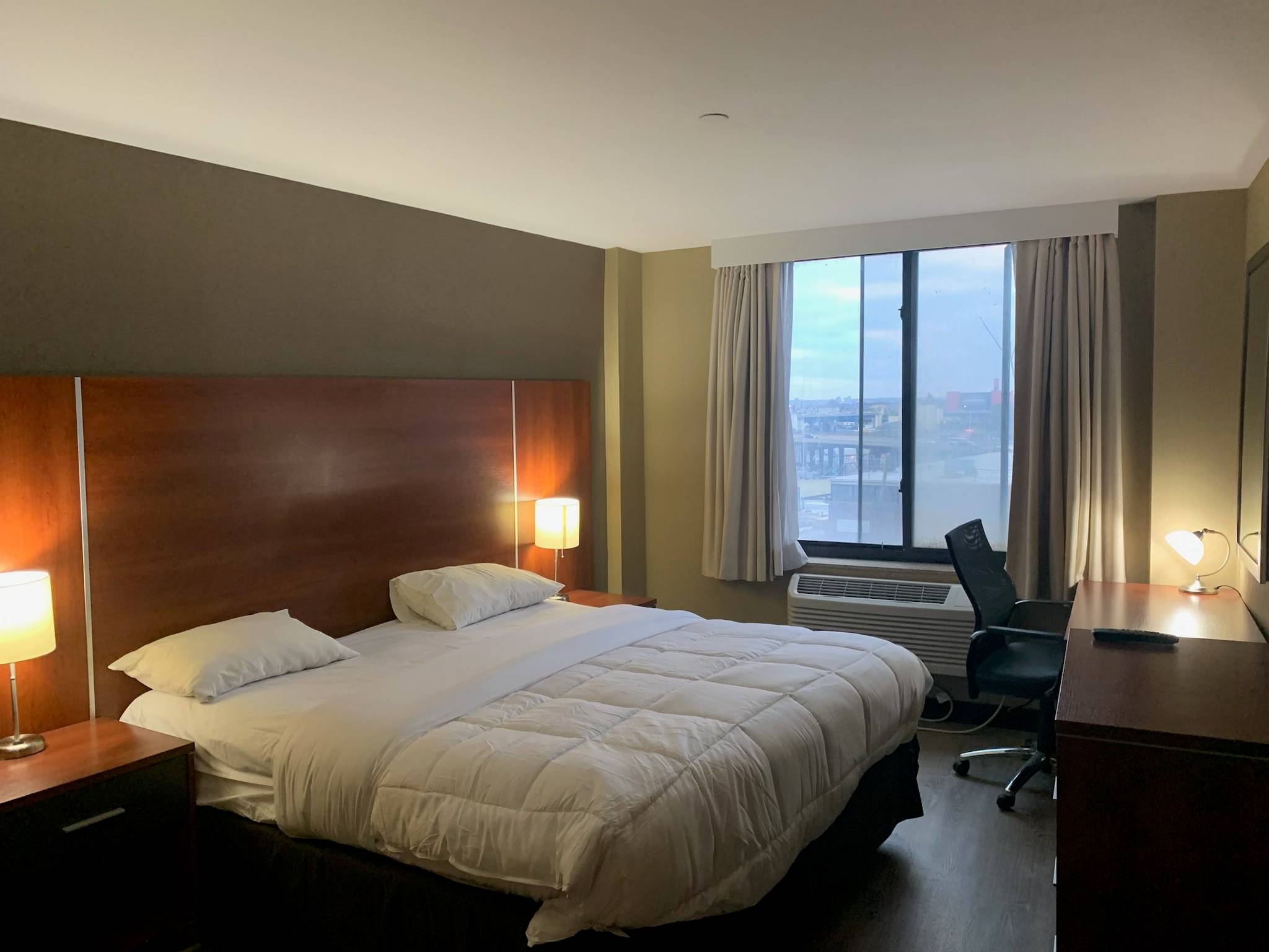 Sky Hotel Flushing/Laguardia Airport