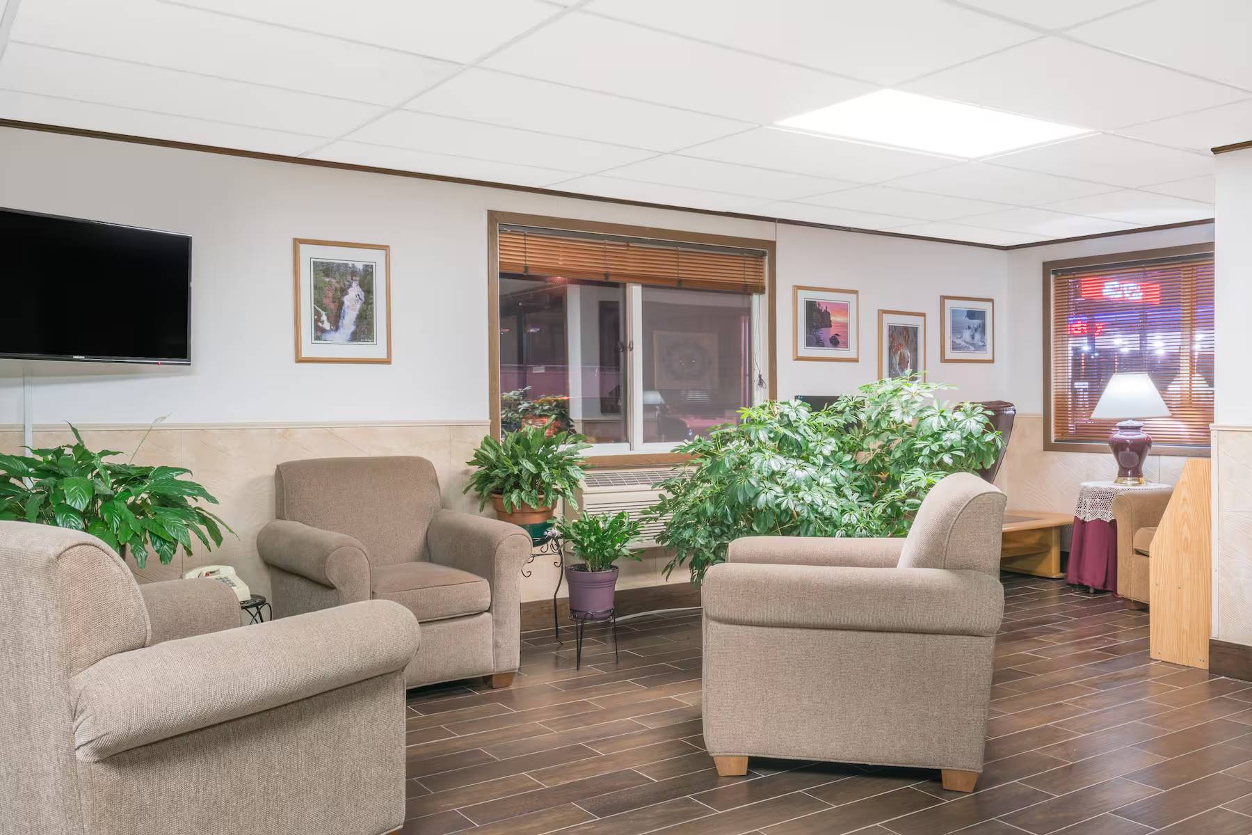 Super 8 by Wyndham Superior WI