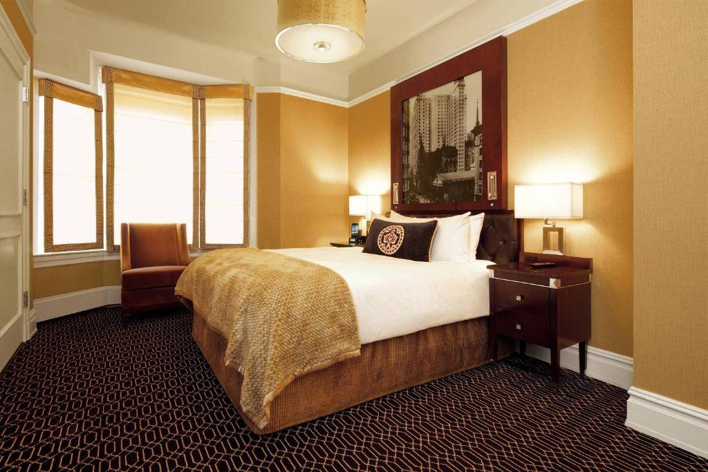 The Algonquin Hotel Times Square, Autograph Collection