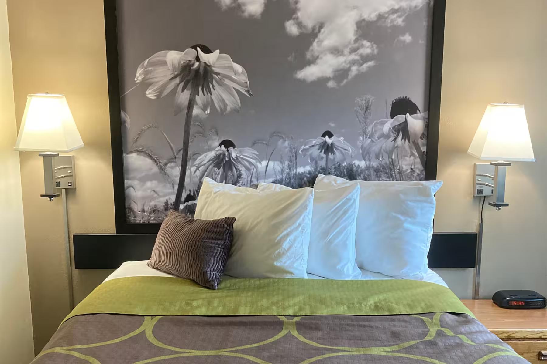 Super 8 by Wyndham Chisago City