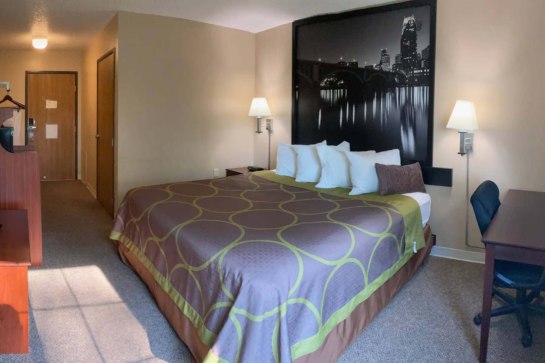 Super 8 by Wyndham Chisago City