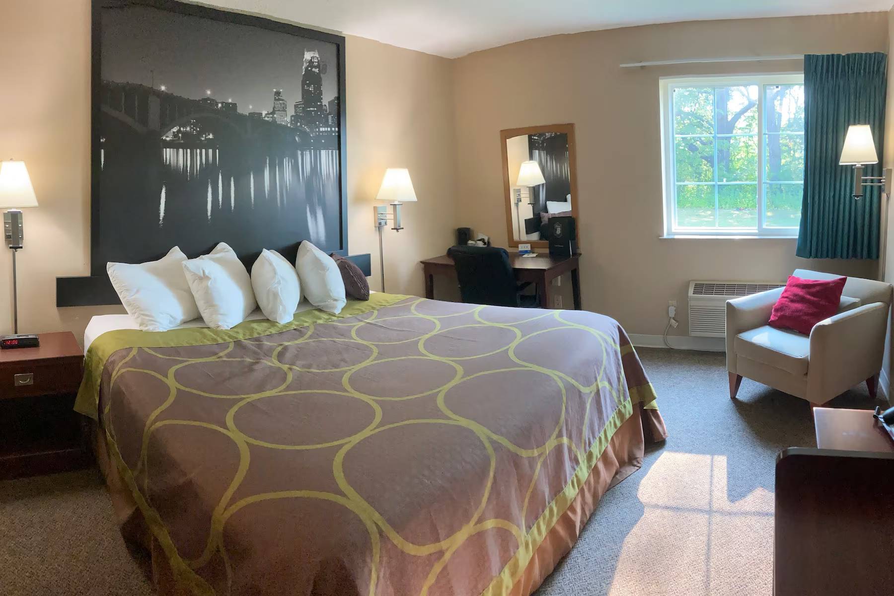 Super 8 by Wyndham Chisago City