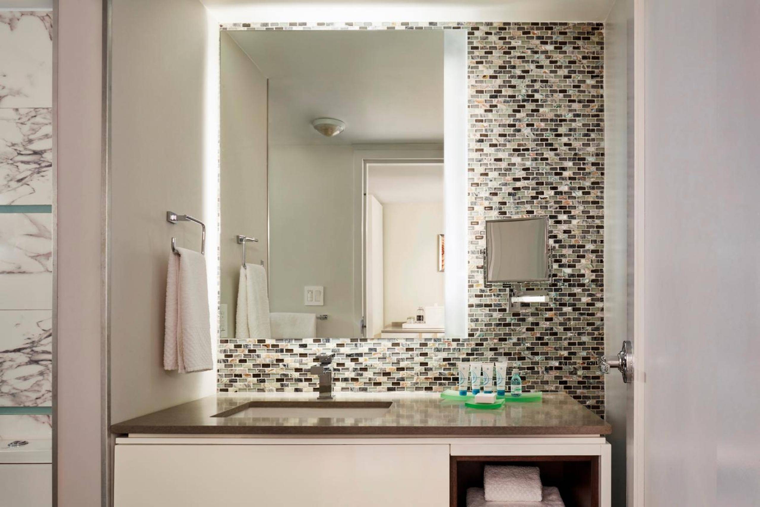 Waterstone Resort & Marina Boca Raton, Curio Collection by Hilton