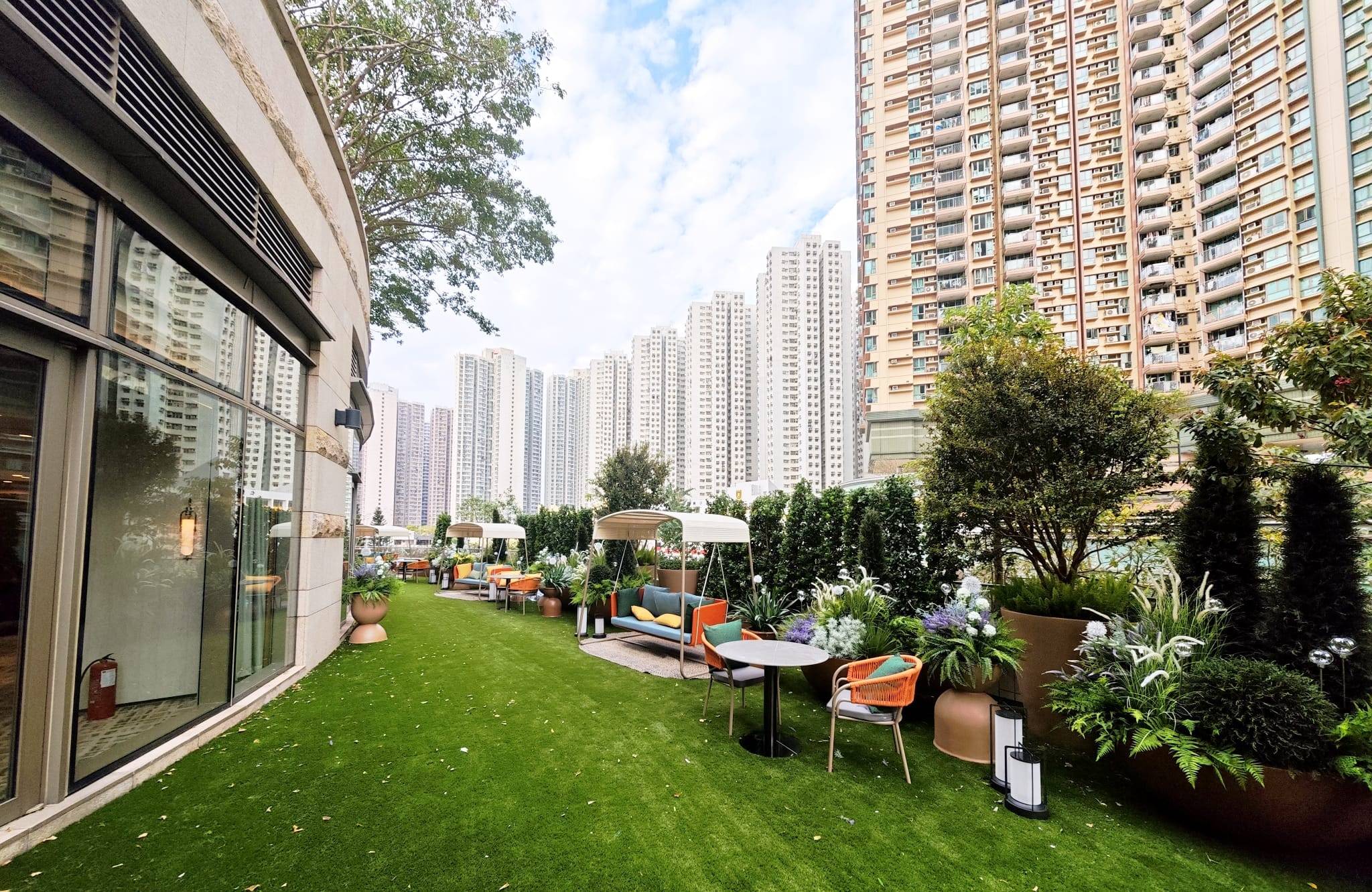 The Royal Garden Kowloon East  (formerly: Royal Plaza Hong Kong Kowloon East, an IHG Hotel)