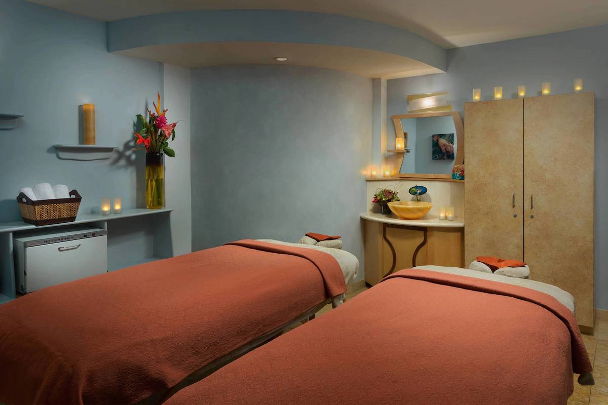 Courtyard by Marriott Waikiki Beach