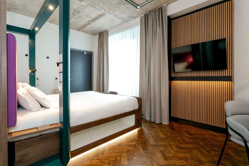 YOTEL Manchester Deansgate