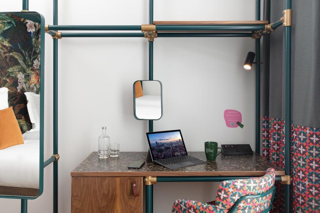 YOTEL Manchester Deansgate