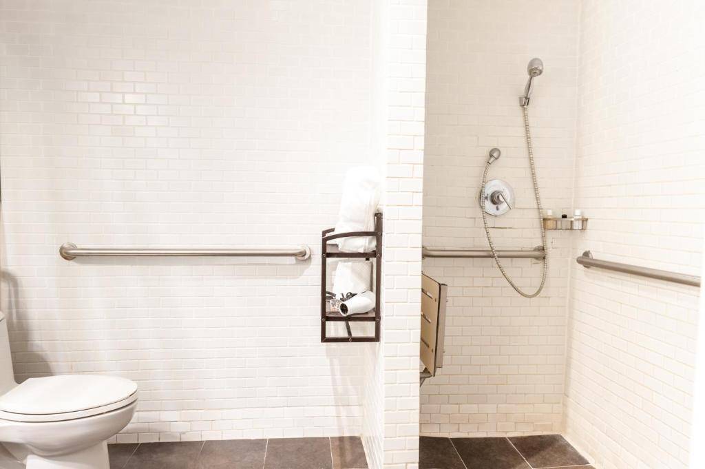 Catalina Hotel & Beach Club