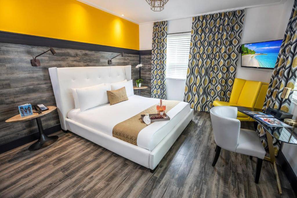 Catalina Hotel & Beach Club