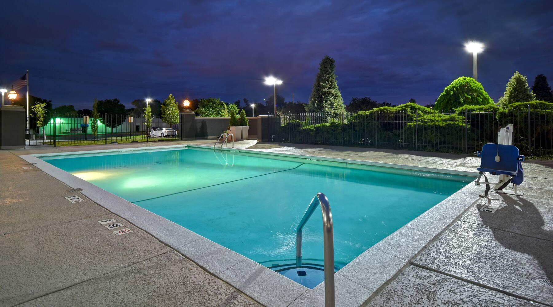 DoubleTree by Hilton St. Louis Airport