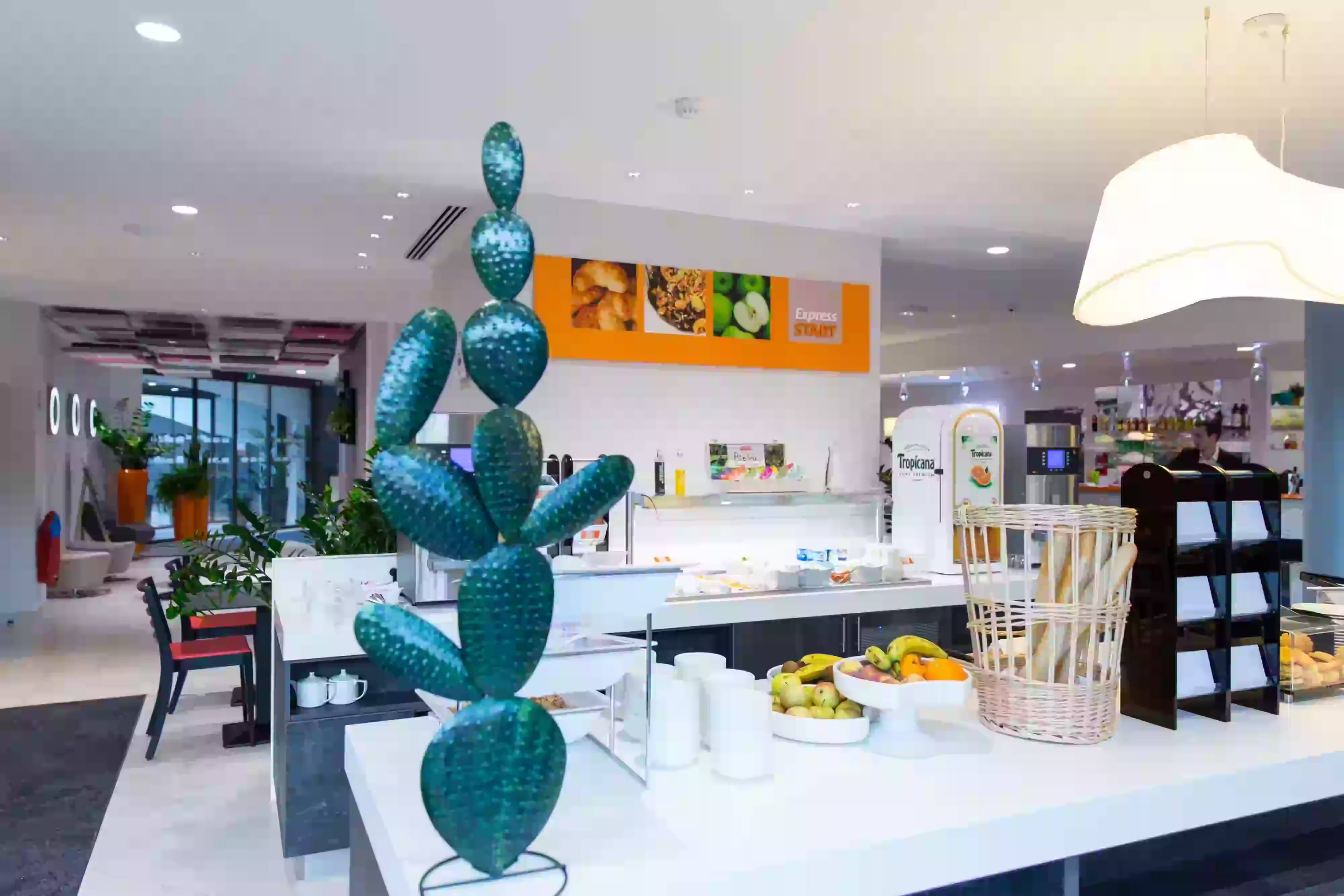 Holiday Inn Express Toulon - Est, an IHG Hotel