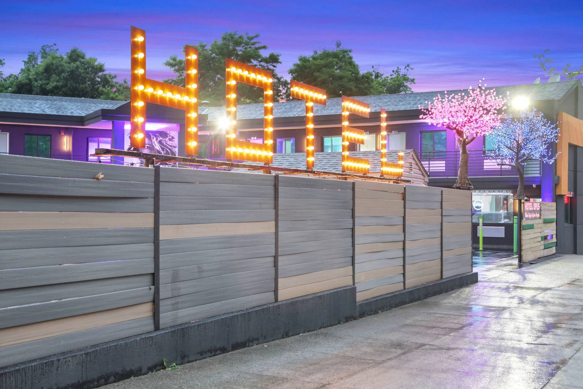 Hotel OPUS Bronx Near Bay Plaza Mall