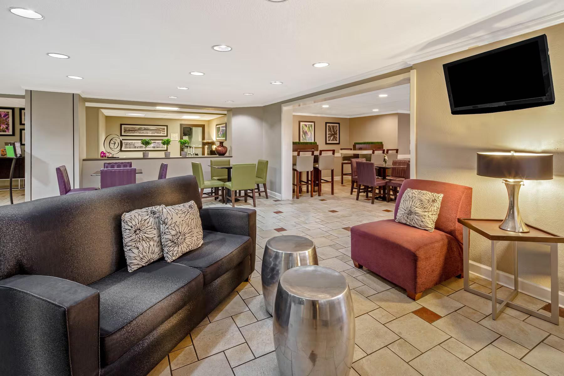 La Quinta Inn & Suites by Wyndham Miami Airport East