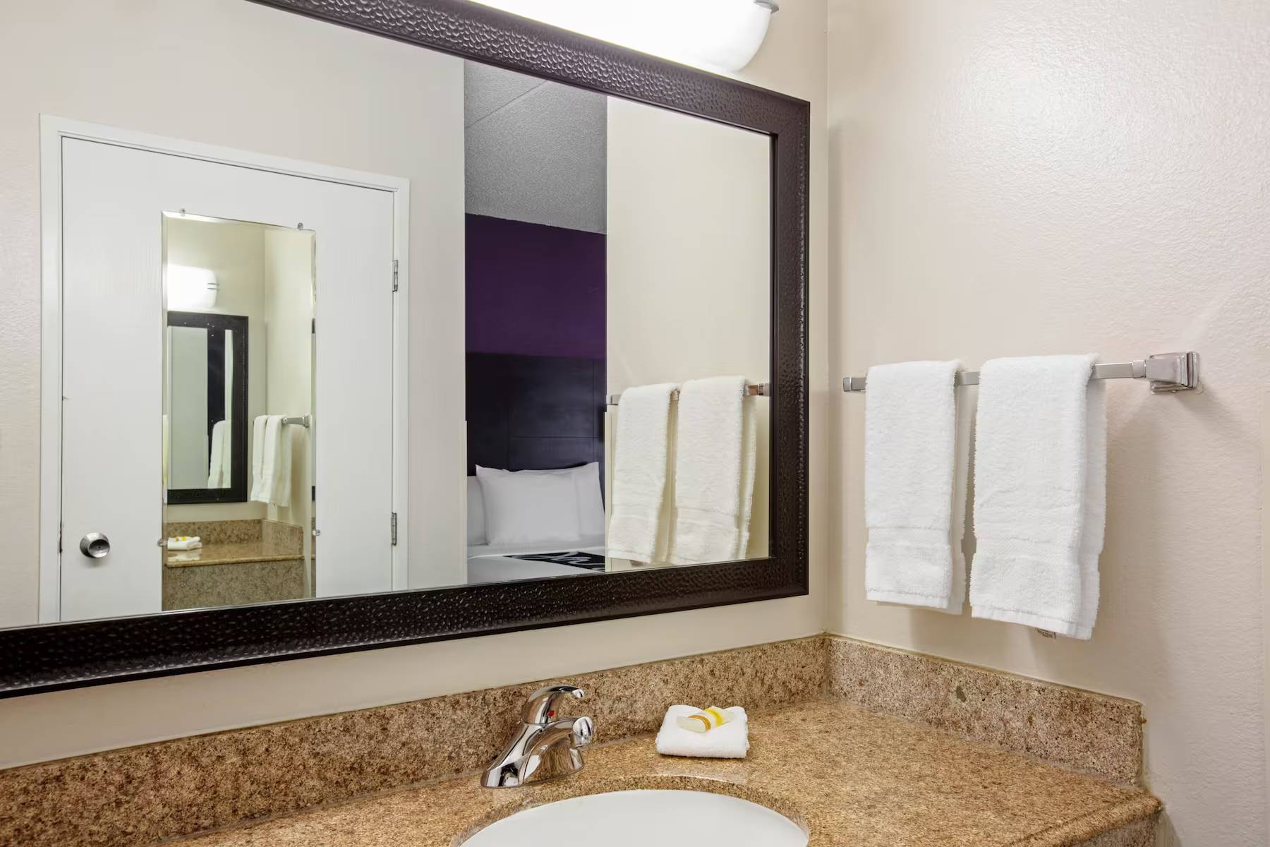 La Quinta Inn & Suites by Wyndham Miami Airport East