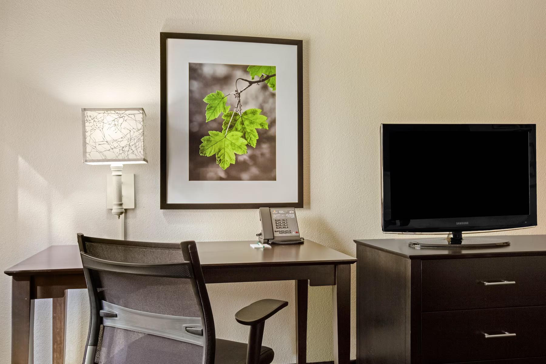 La Quinta Inn & Suites by Wyndham Miami Airport East