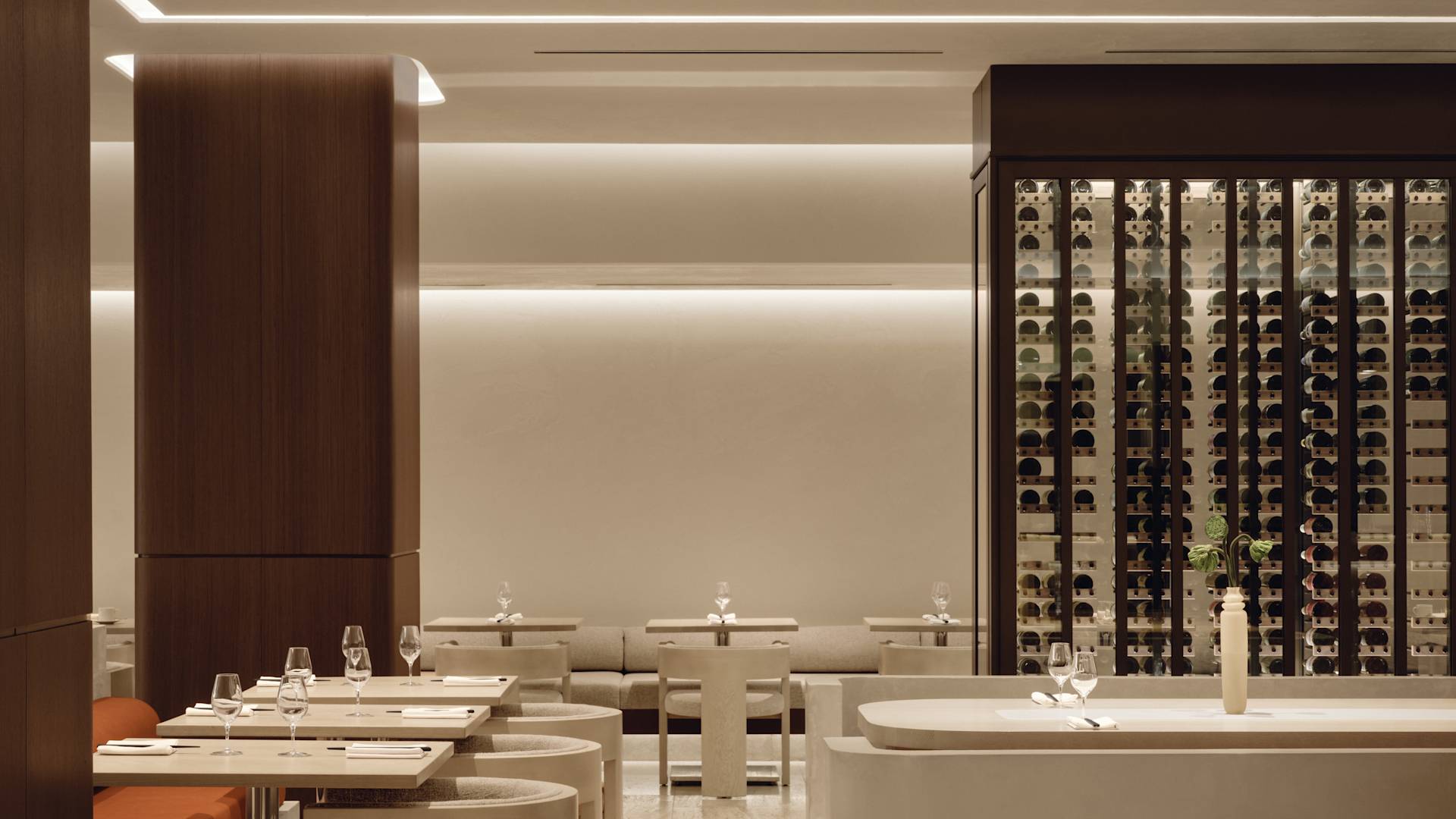 Vogue Hotel Montreal Downtown, Curio Collection by Hilton