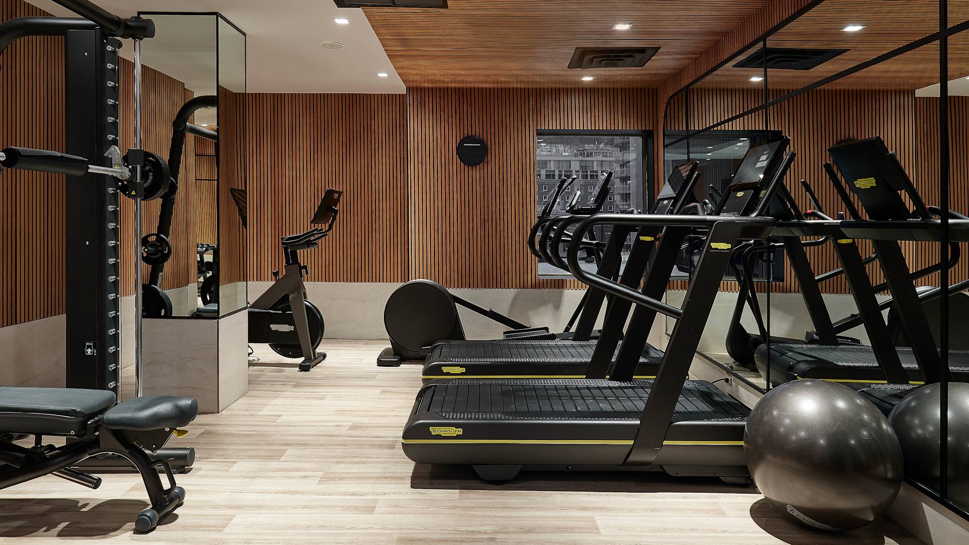 Vogue Hotel Montreal Downtown, Curio Collection by Hilton