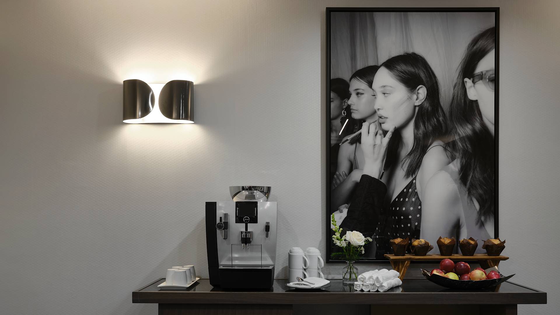 Vogue Hotel Montreal Downtown, Curio Collection by Hilton