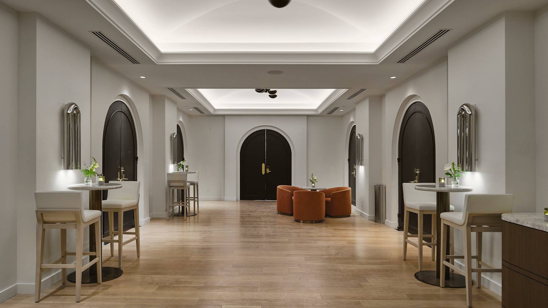 Vogue Hotel Montreal Downtown, Curio Collection by Hilton