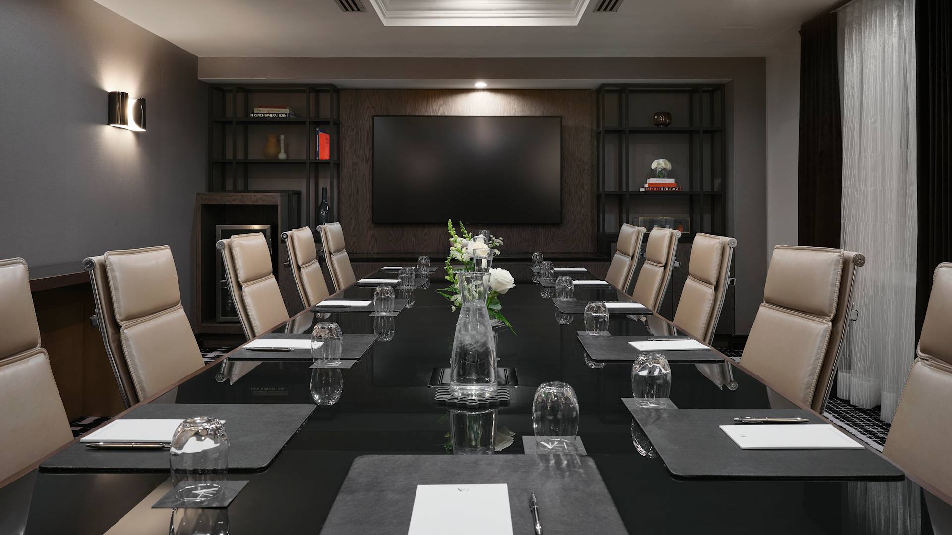 Vogue Hotel Montreal Downtown, Curio Collection by Hilton