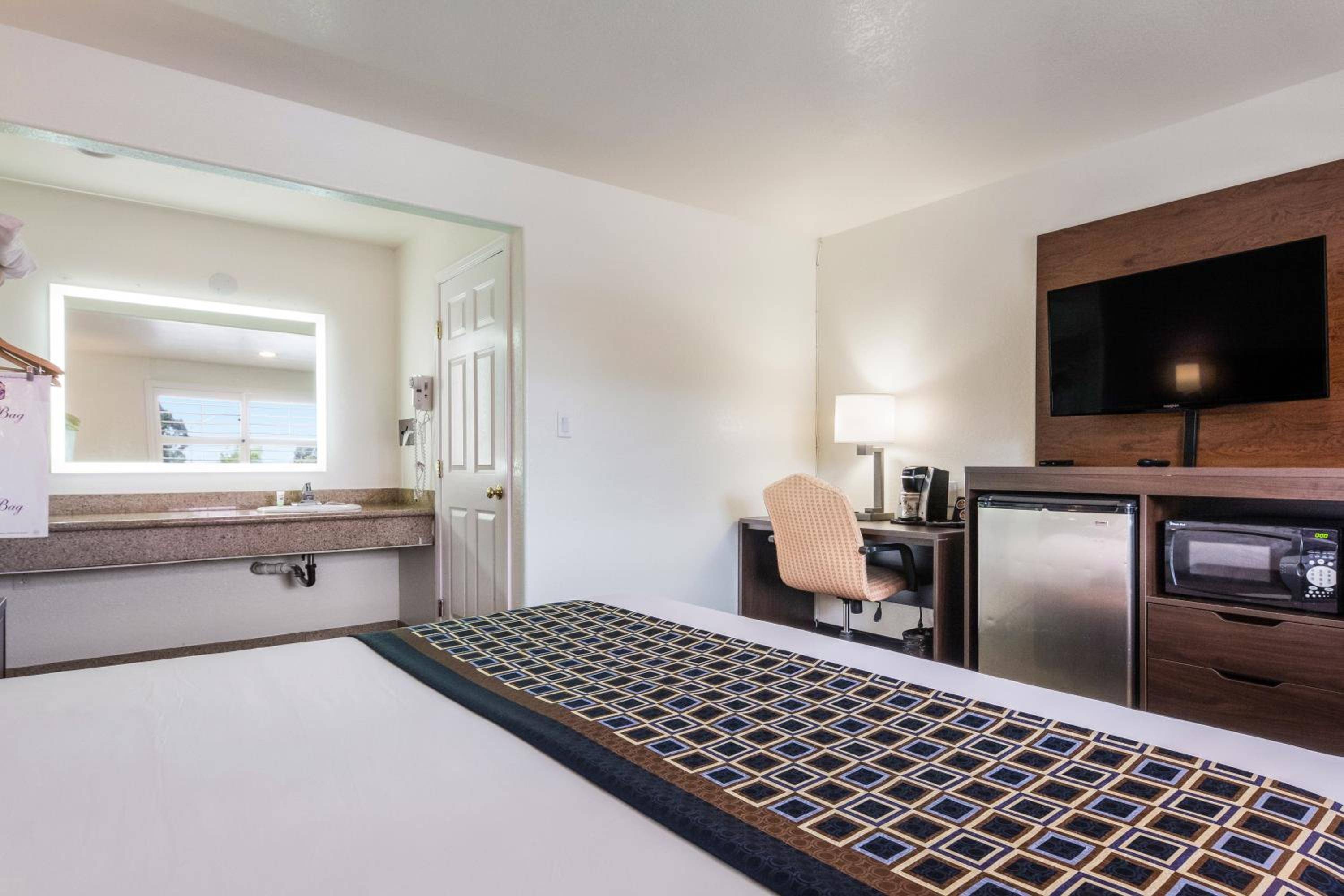 Rodeway Inn near Downtown Monterey