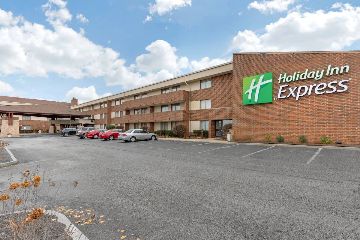 Holiday Inn Express Chicago-Downers Grove, an IHG Hotel