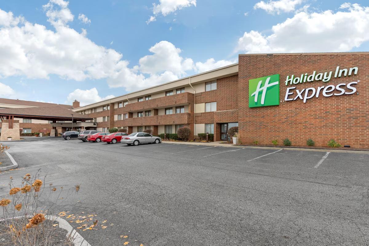 Holiday Inn Express Chicago-Downers Grove, an IHG Hotel