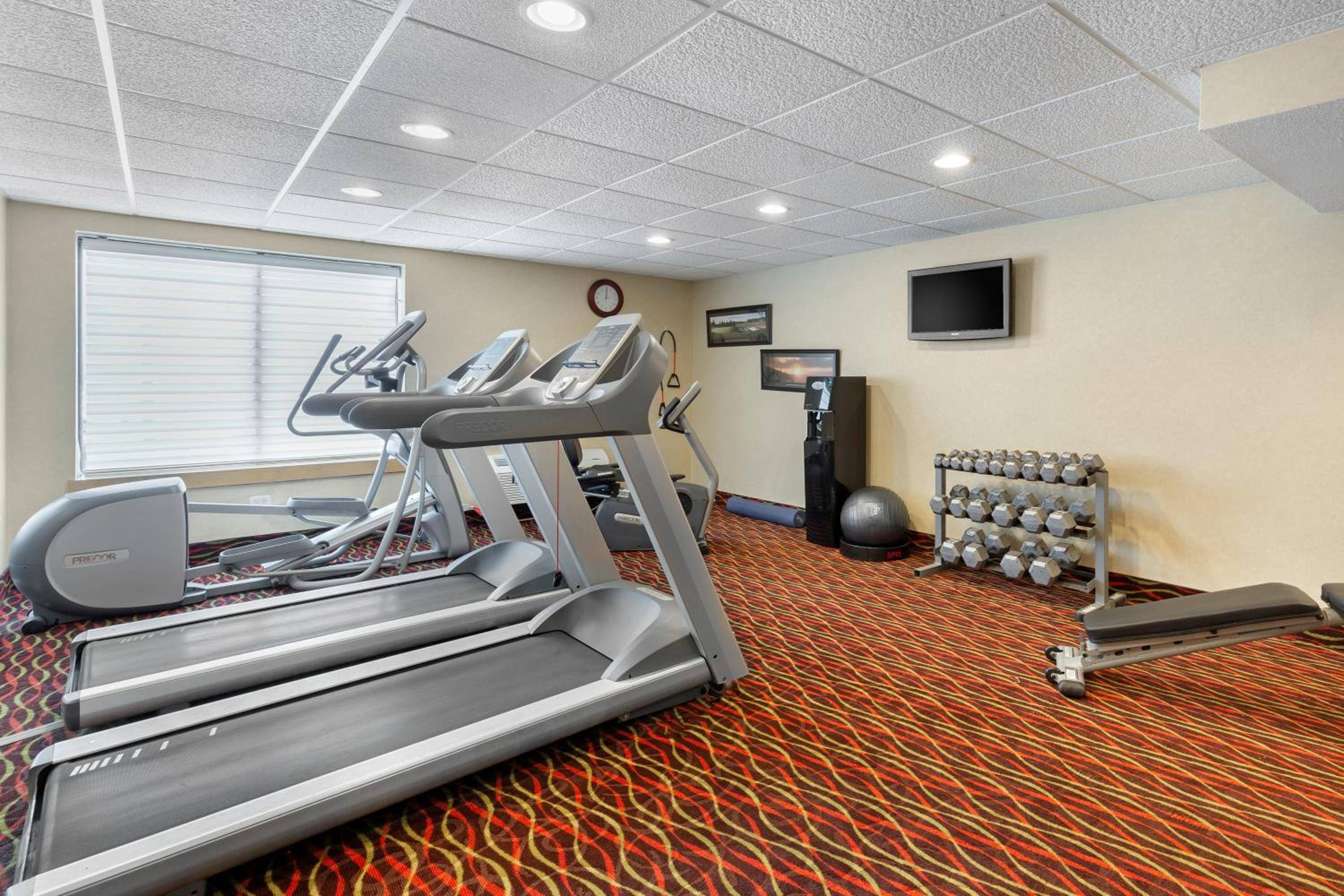 Holiday Inn Express Chicago-Downers Grove, an IHG Hotel