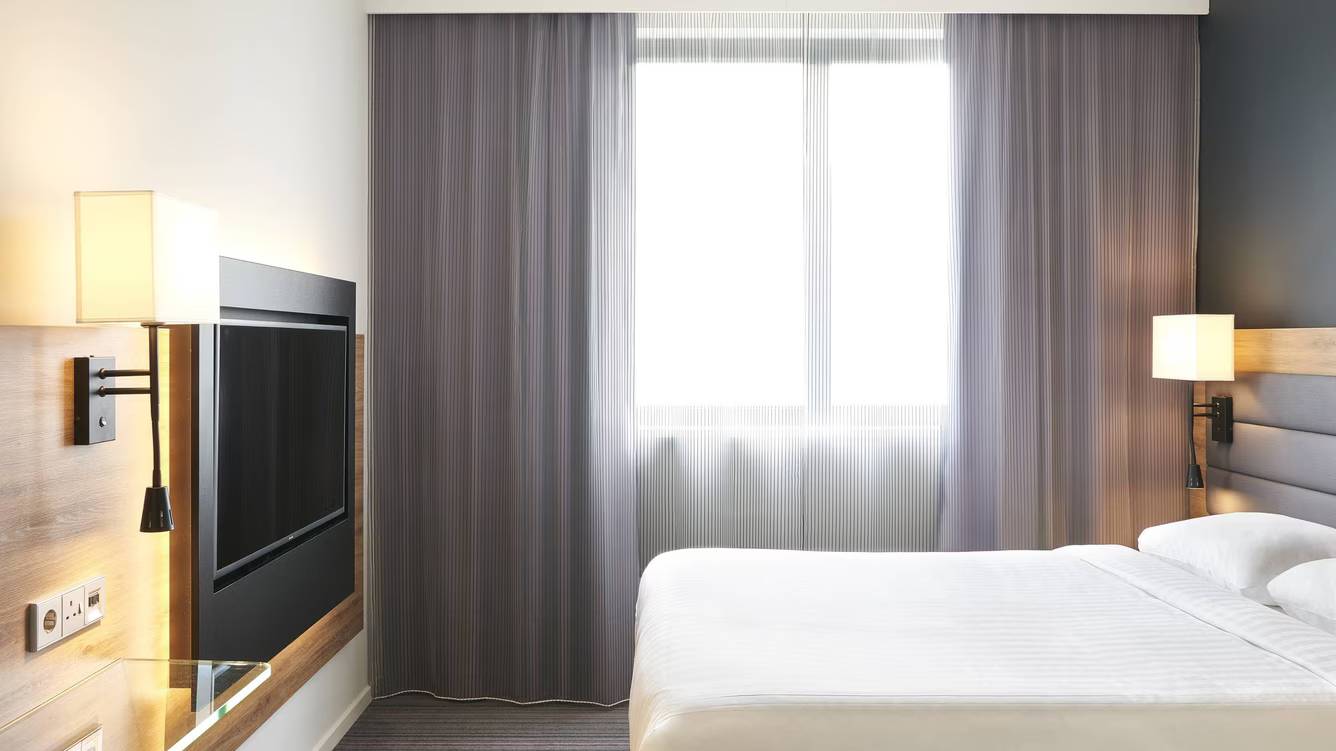 Moxy Aberdeen Airport