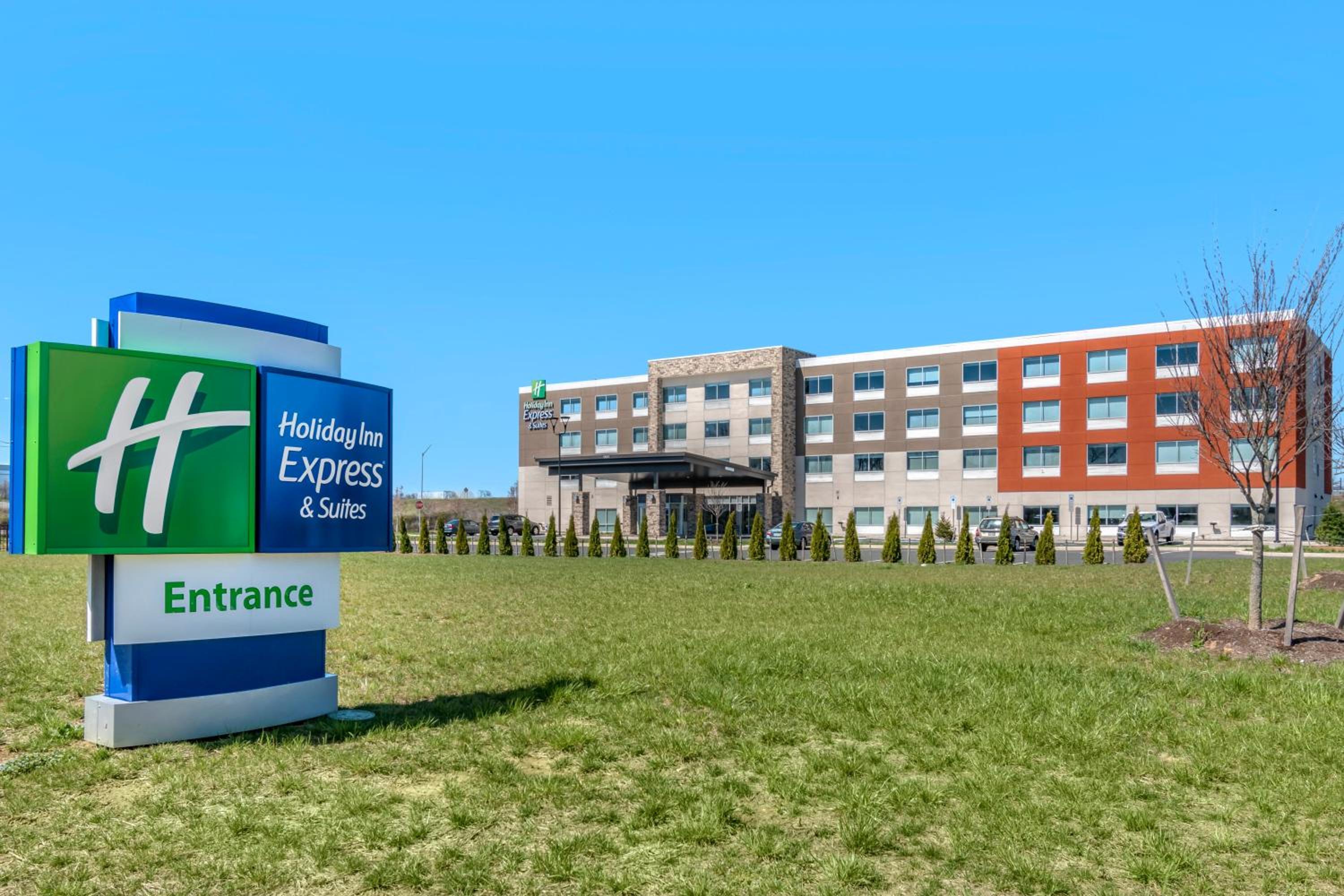 Holiday Inn Express & Suites - Carlisle Southwest I-81, an IHG Hotel