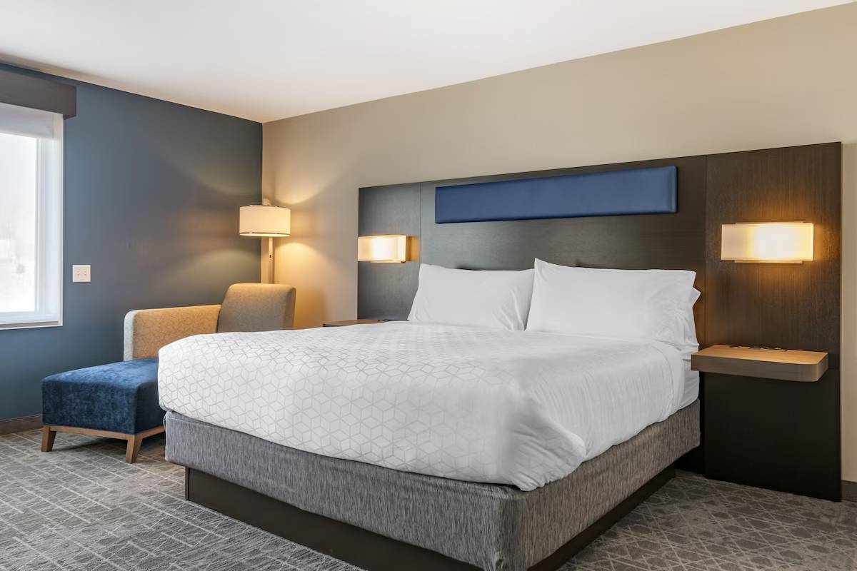 Holiday Inn Express & Suites - Carlisle Southwest I-81, an IHG Hotel