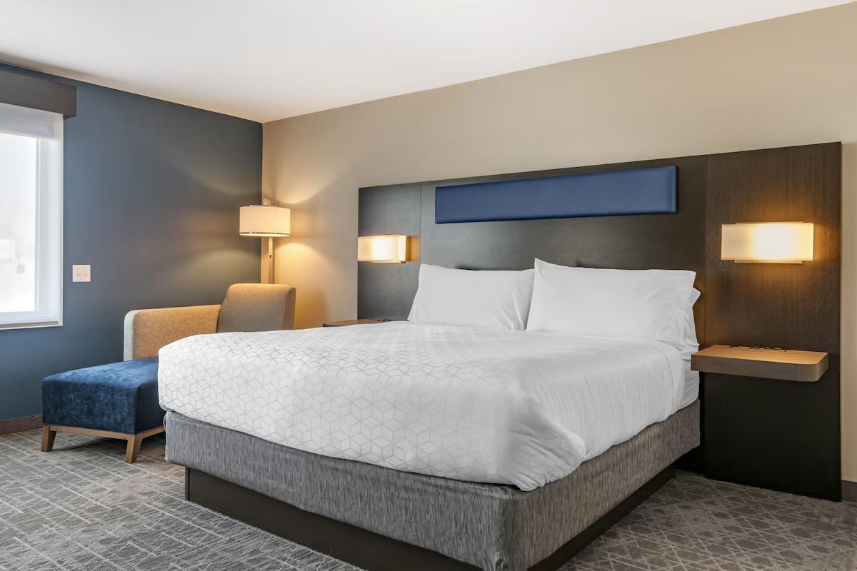 Holiday Inn Express & Suites - Carlisle Southwest I-81, an IHG Hotel
