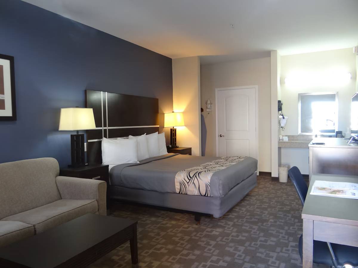Regency Inn & Suites - Baytown