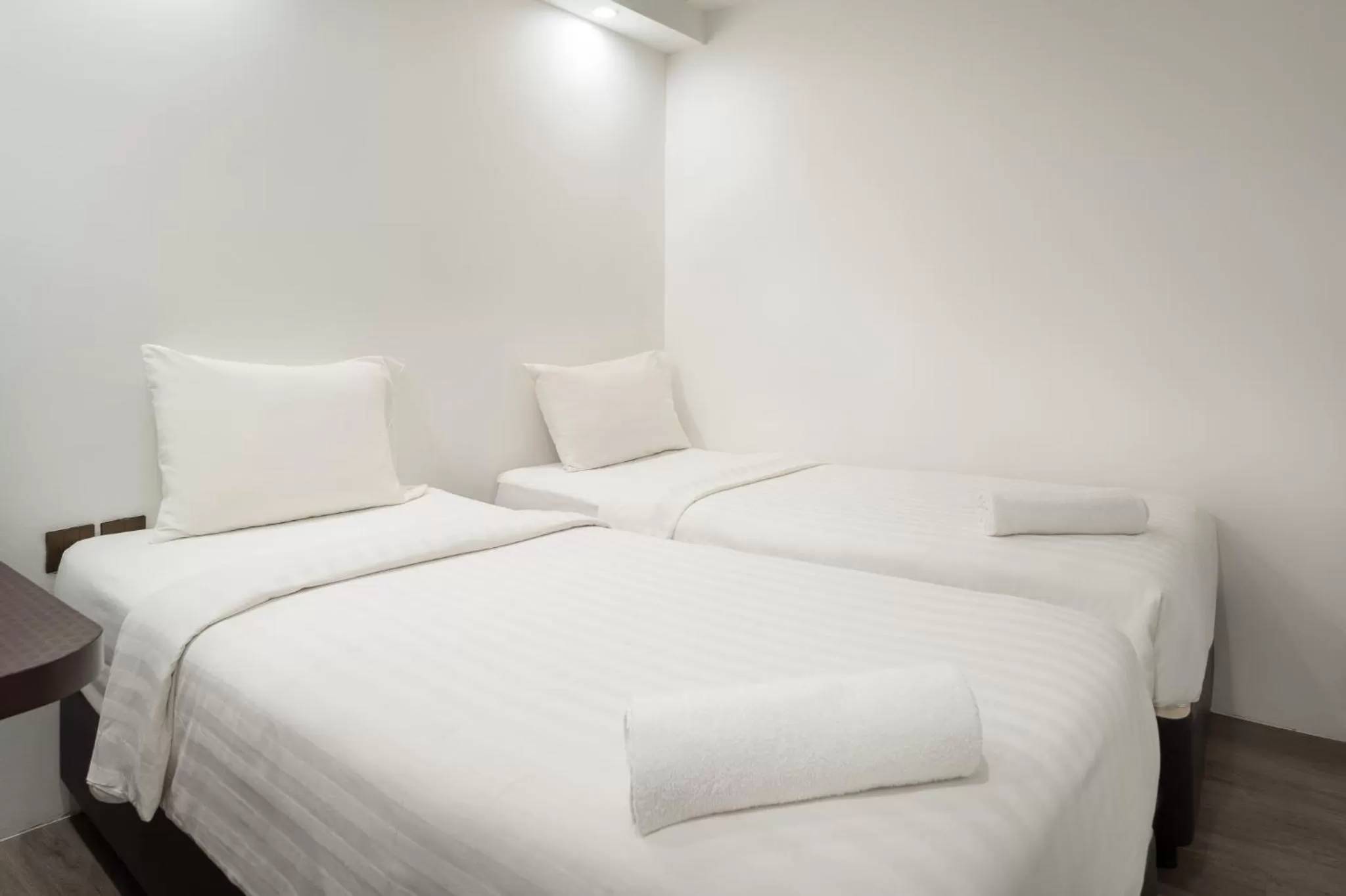 Lion Peak Dickson Hotel