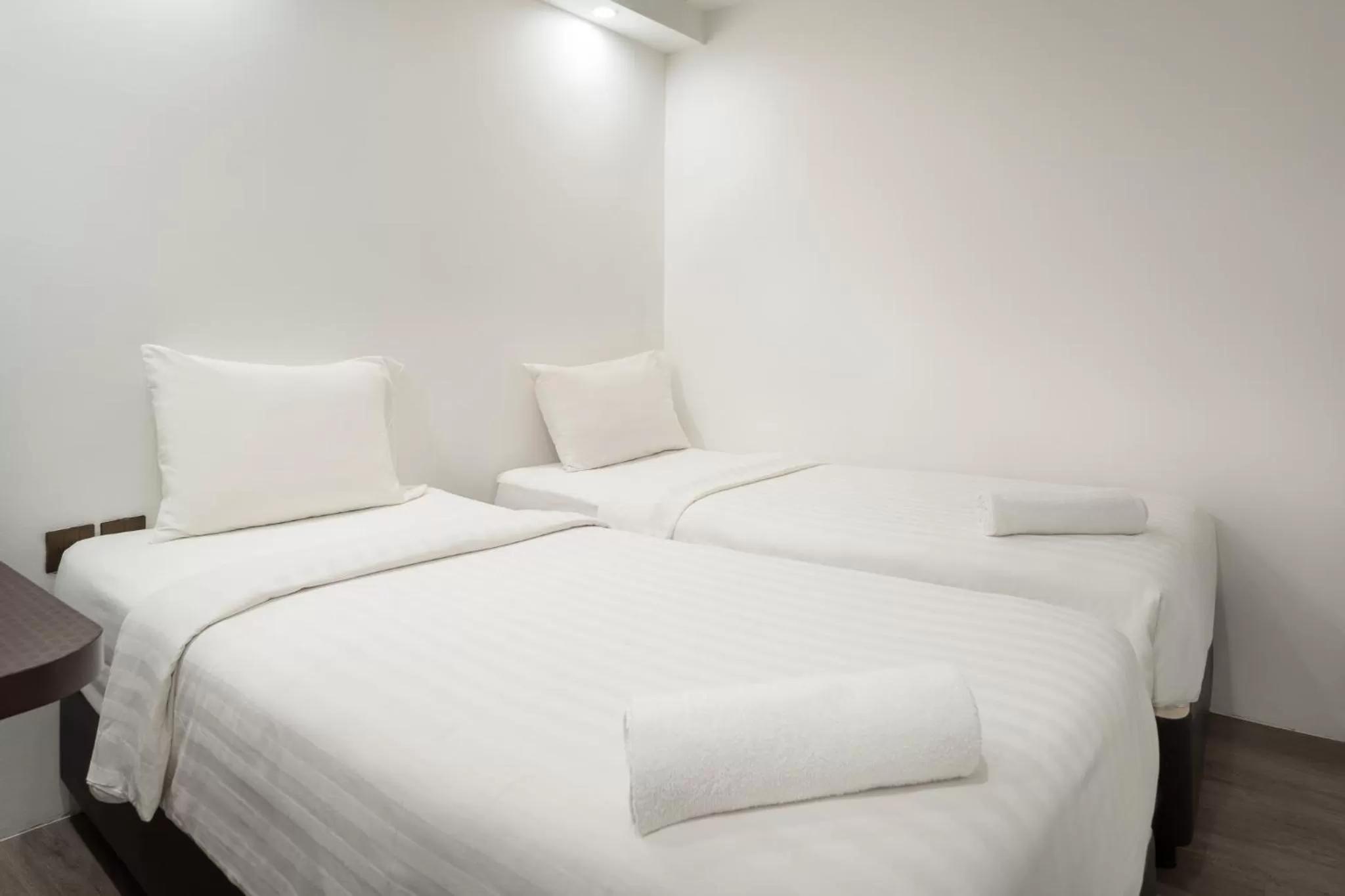 Lion Peak Dickson Hotel