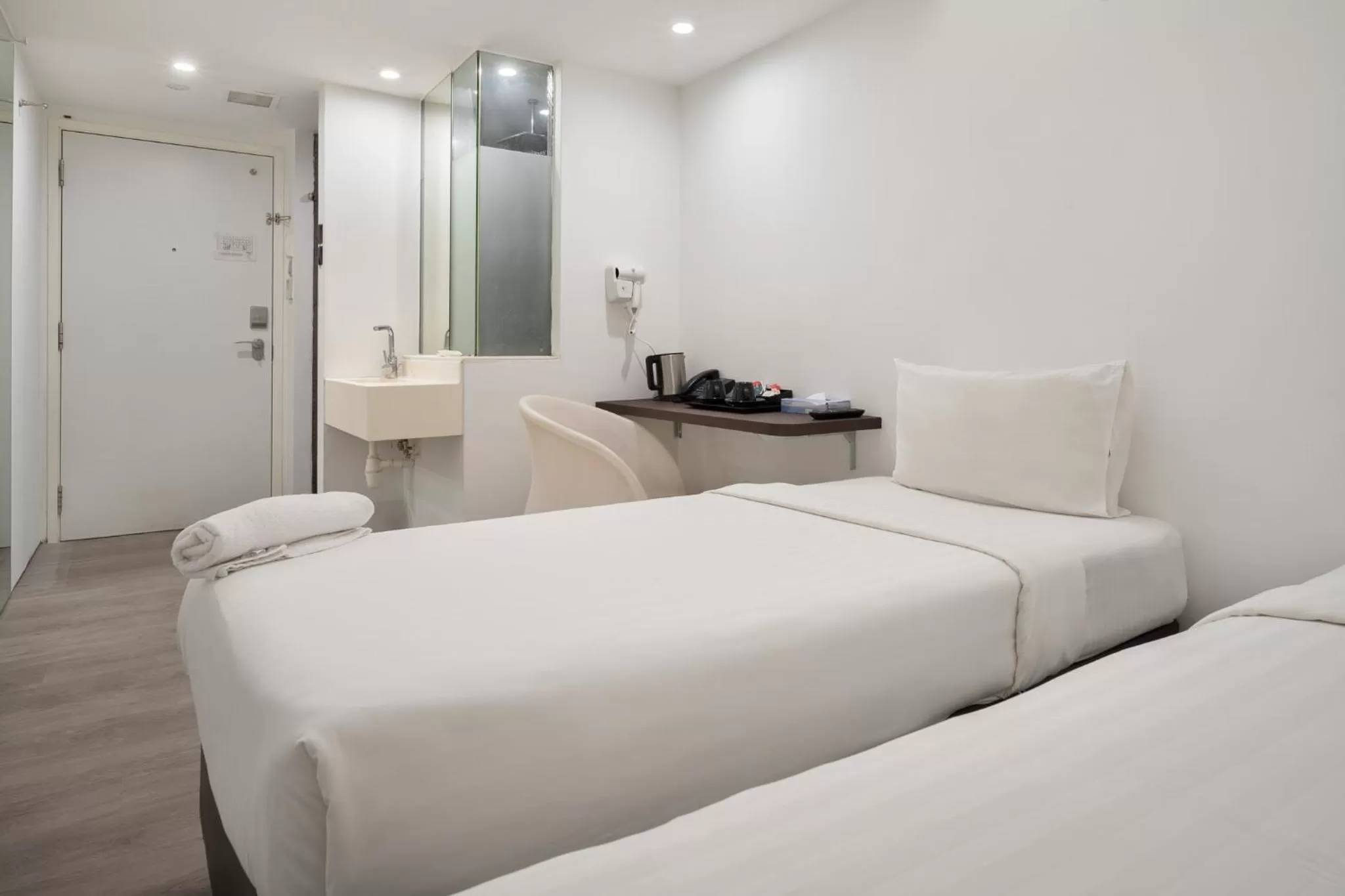 Lion Peak Dickson Hotel