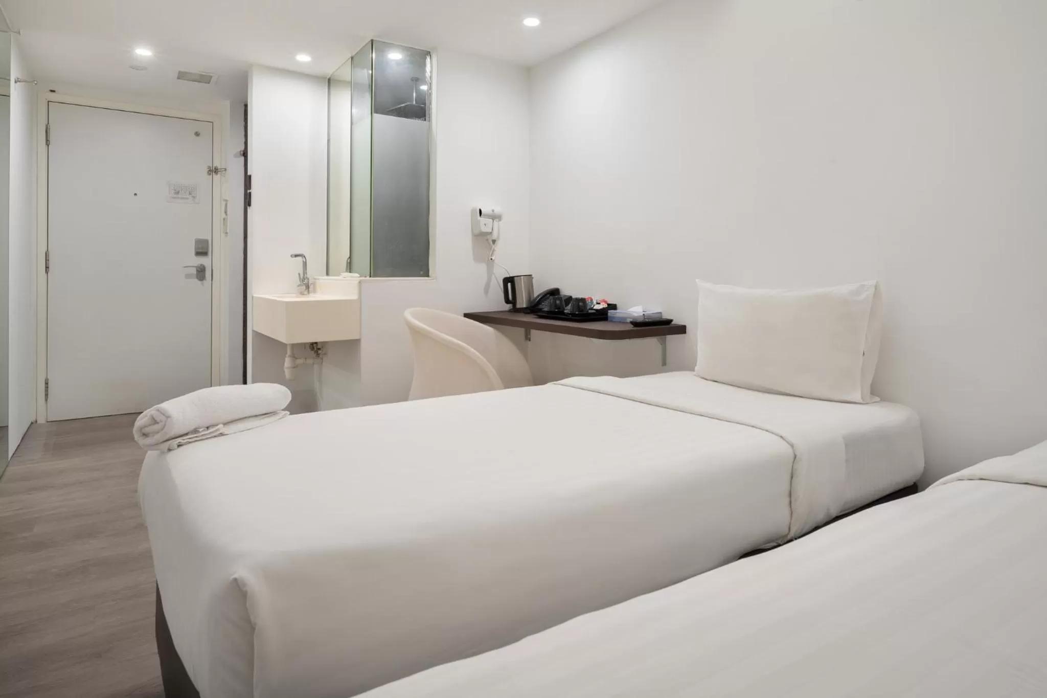 Lion Peak Dickson Hotel