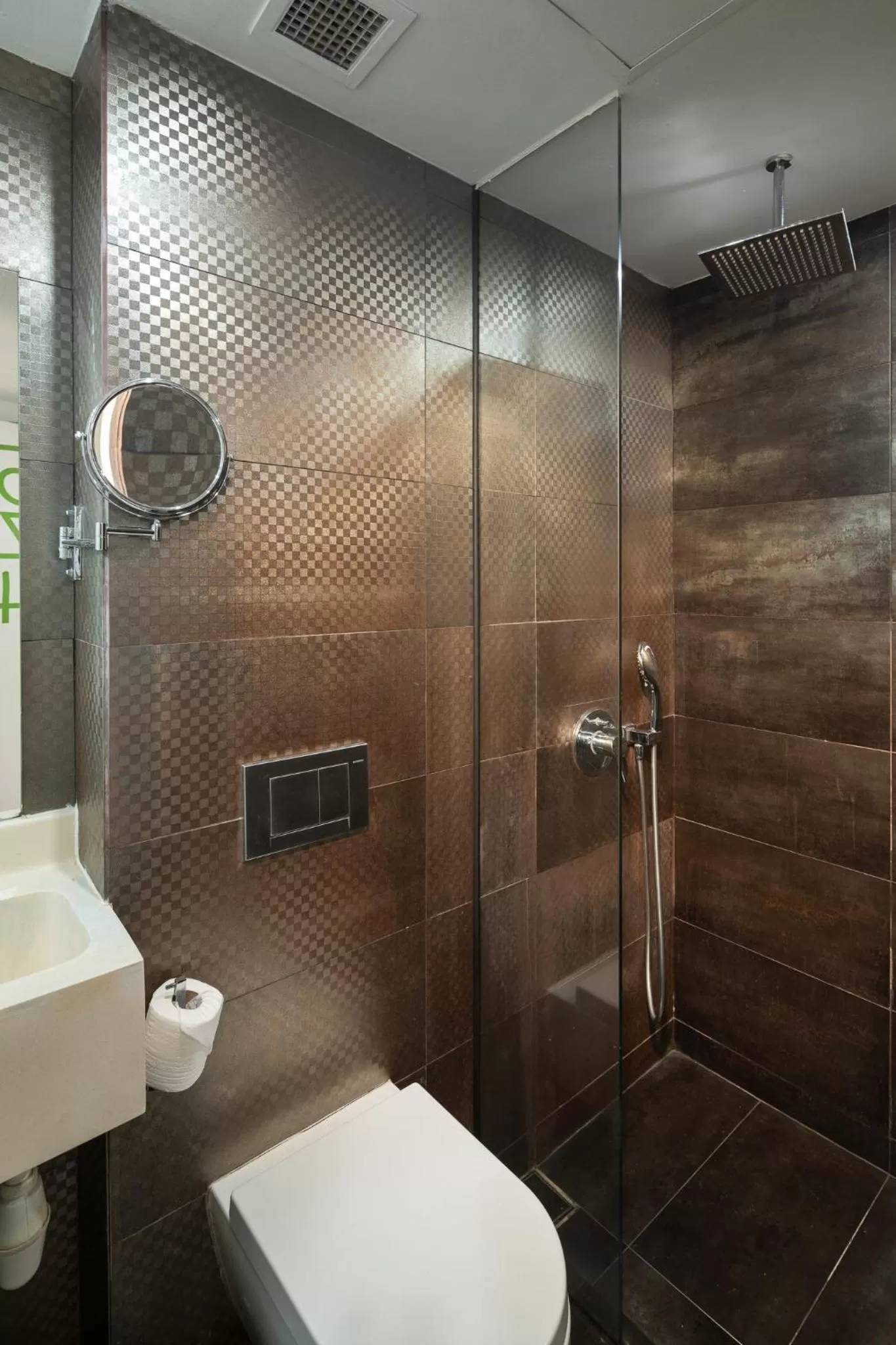 Lion Peak Dickson Hotel