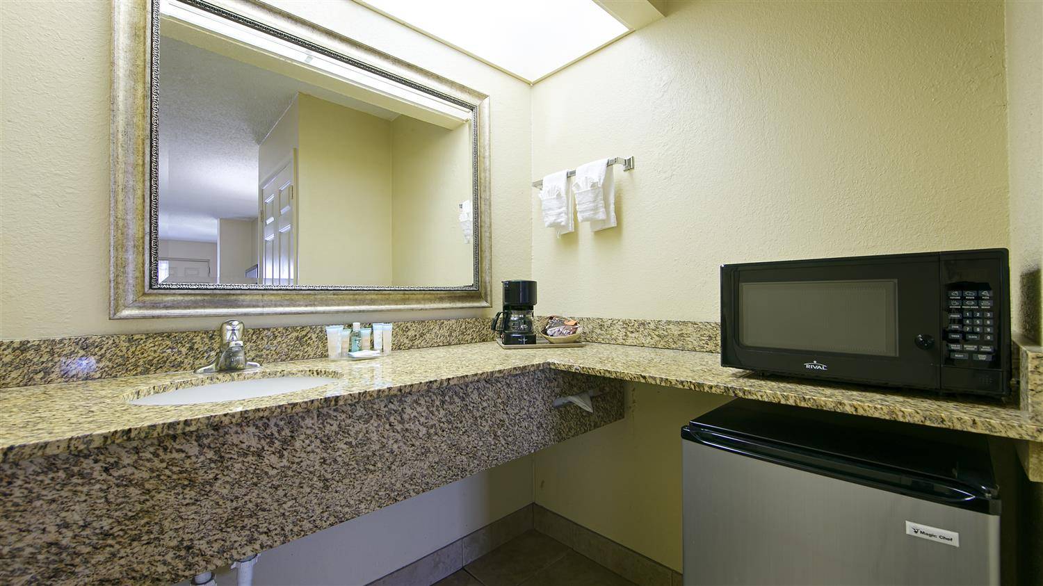 Best Western Orlando East Inn & Suites