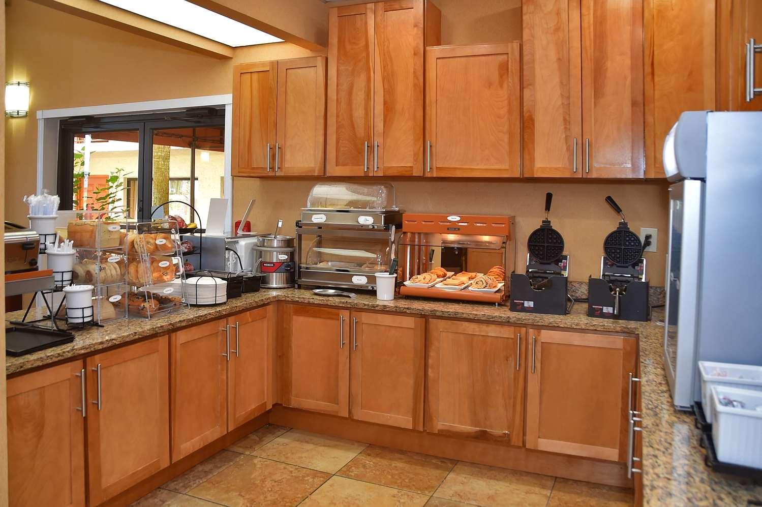 Best Western Orlando East Inn & Suites