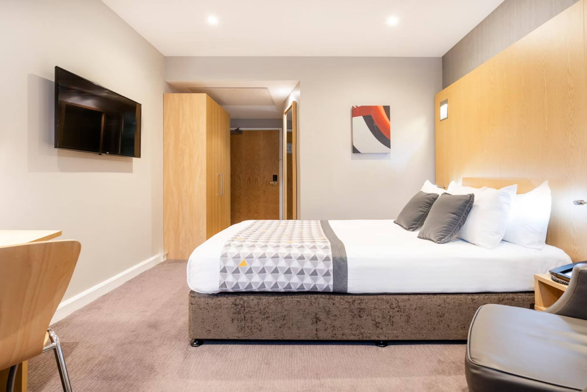 Holiday Inn London Luton Airport, an IHG Hotel