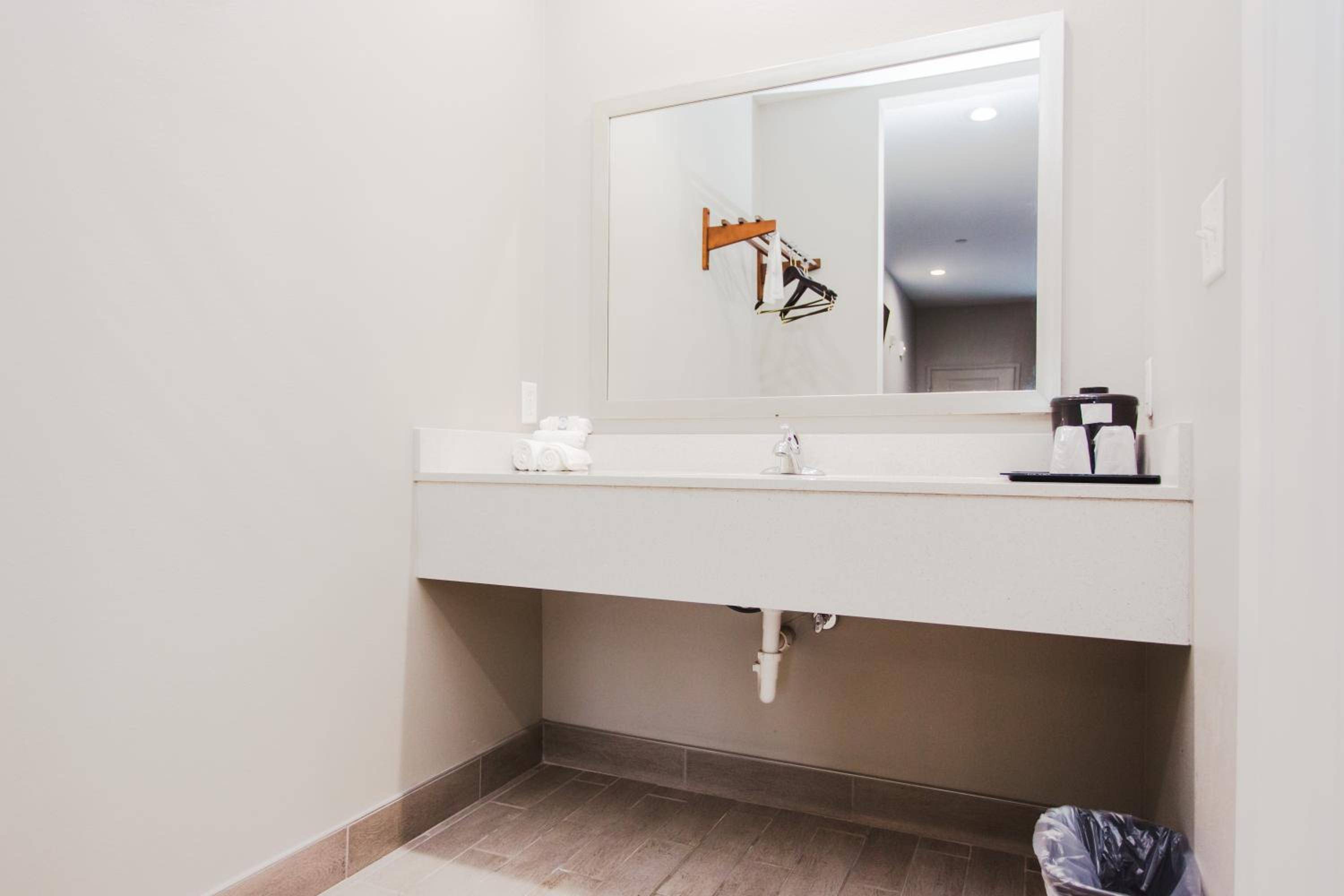 Express Inn - Spring