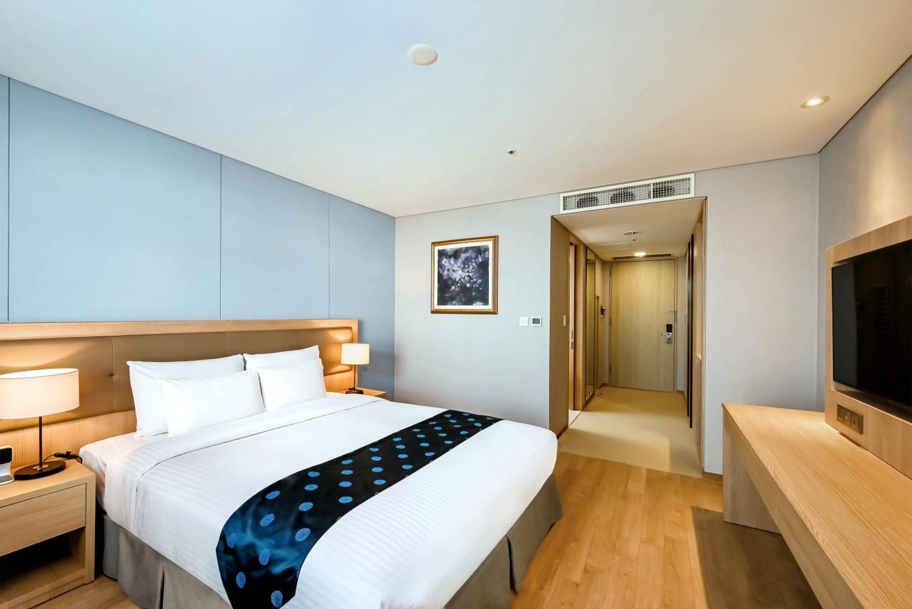 Militopia Hotel by Marine 밀리토피아 바이 마린