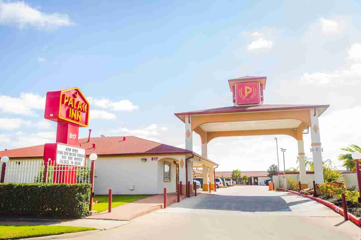 Palace Inn Pasadena @ TX-225 & Richey St