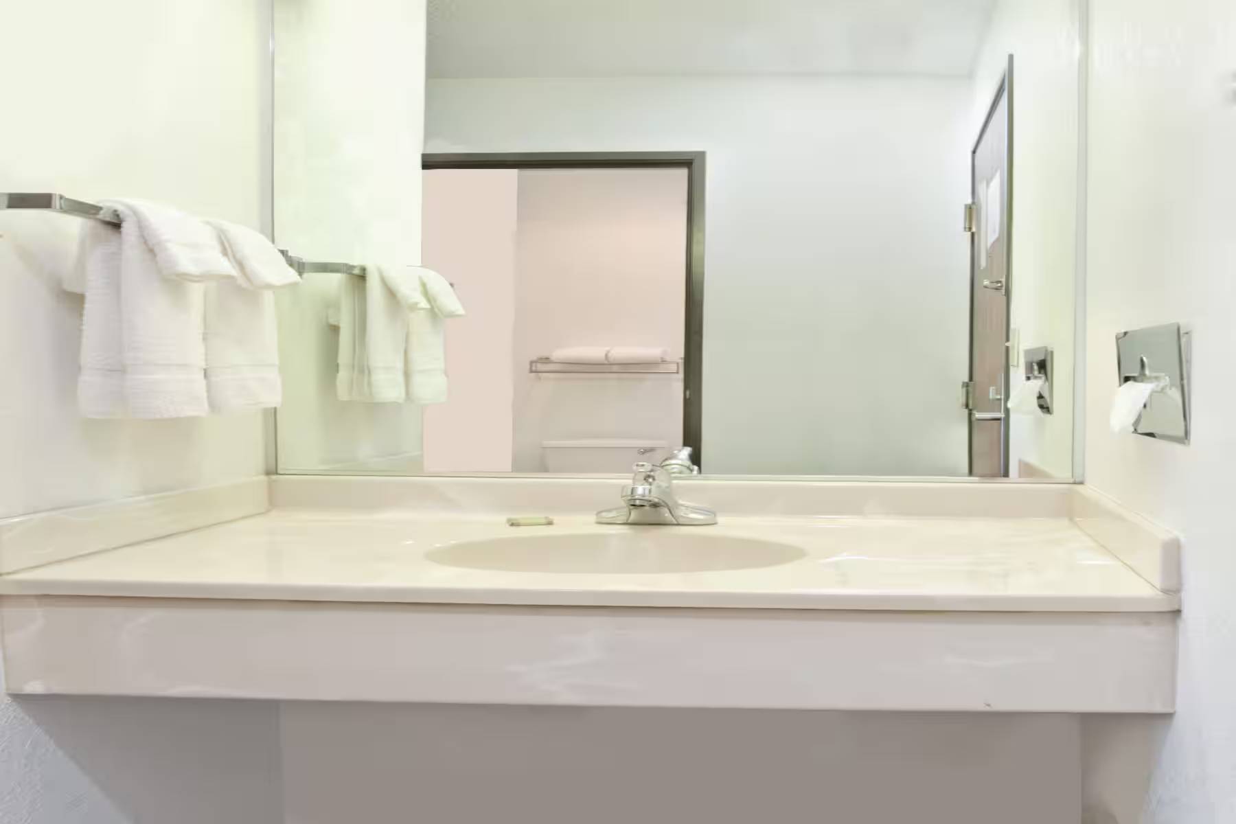 Super 8 by Wyndham Monee I-57