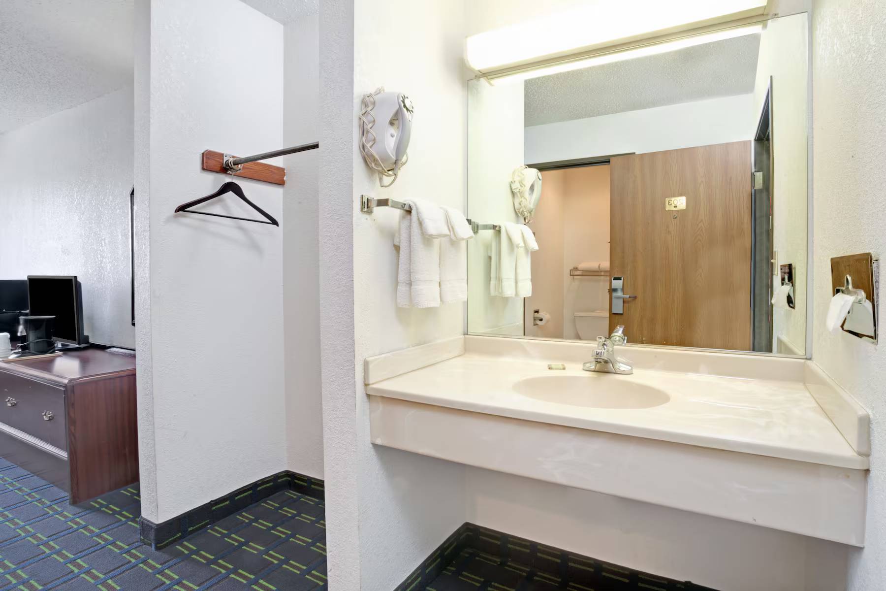 Super 8 by Wyndham Monee I-57