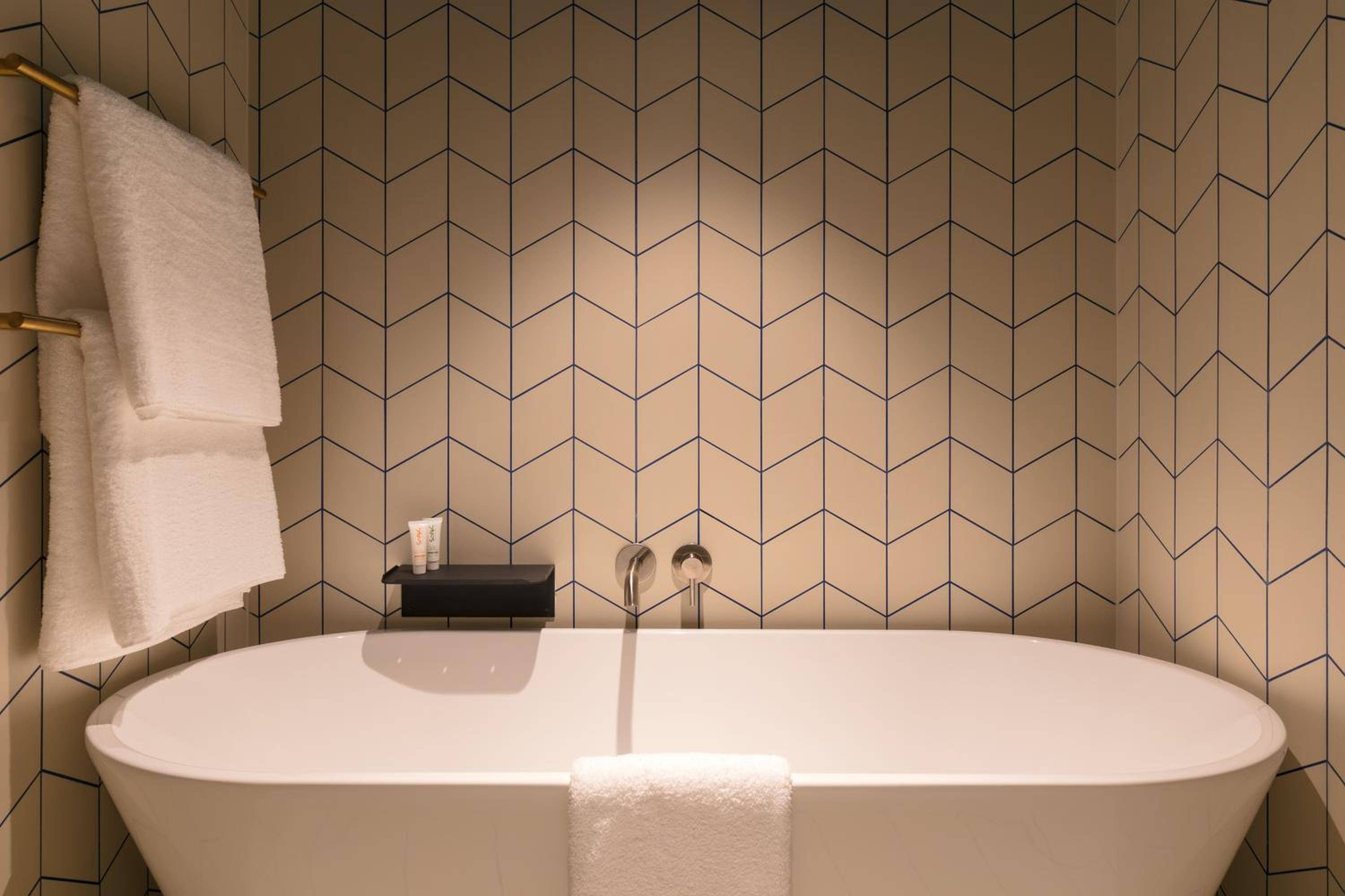 Naumi Auckland Airport