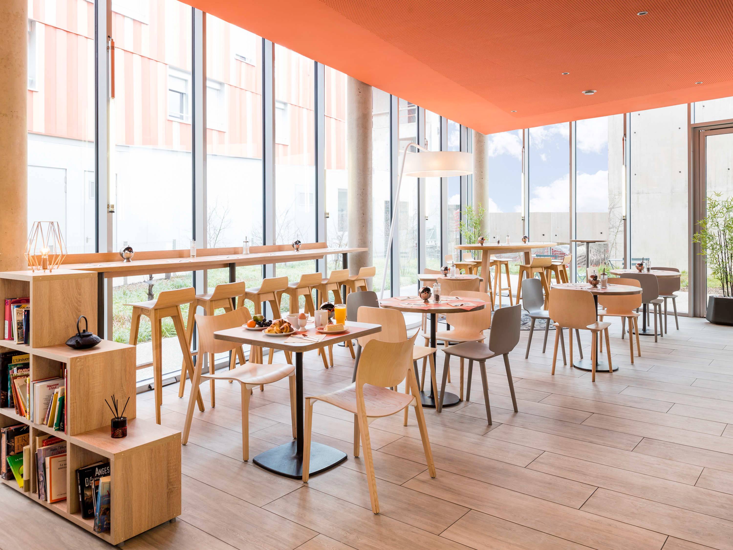 Aparthotel Adagio Access Paris Massy Gare TGV