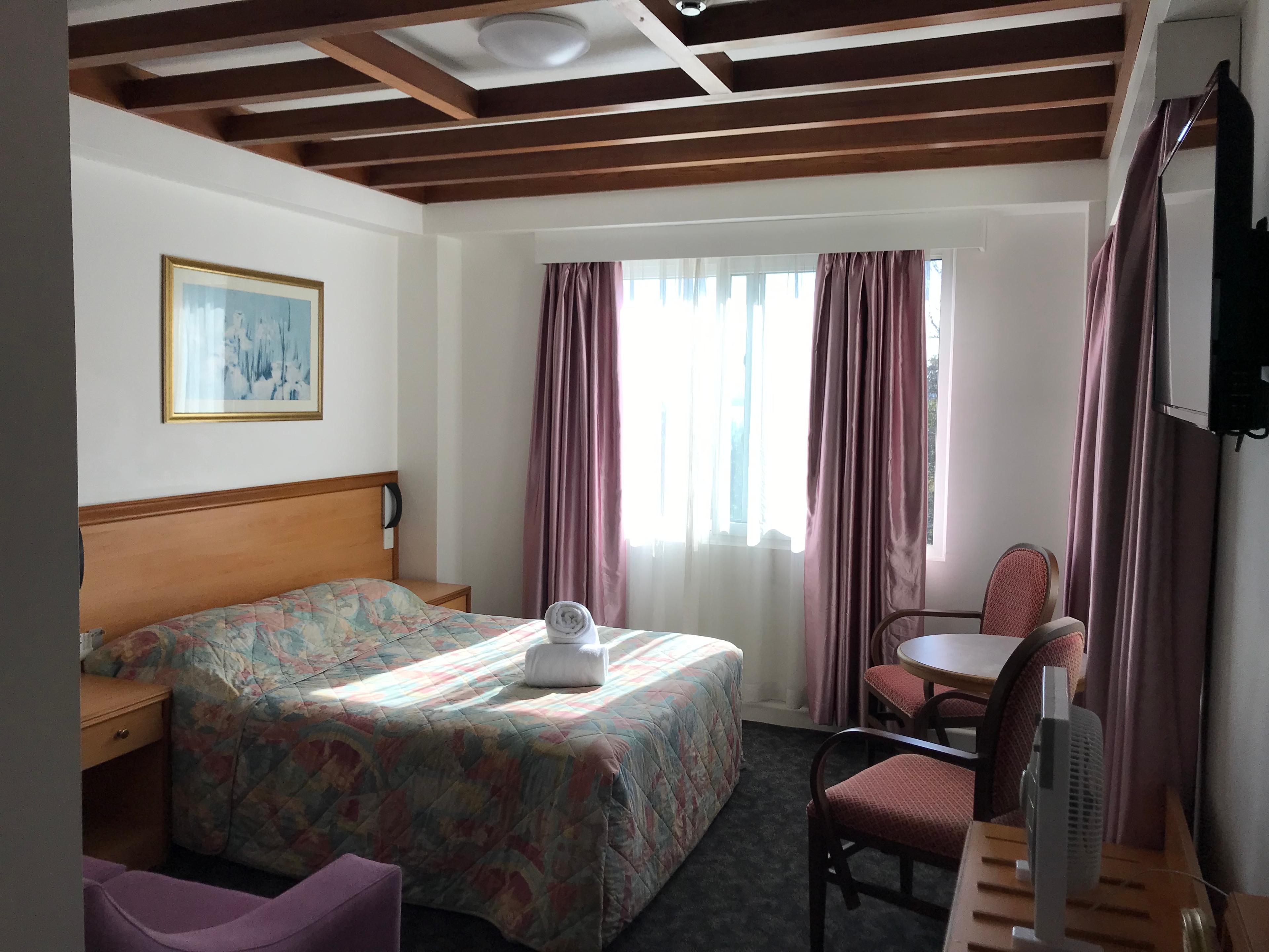 Edgecliff Lodge Motel