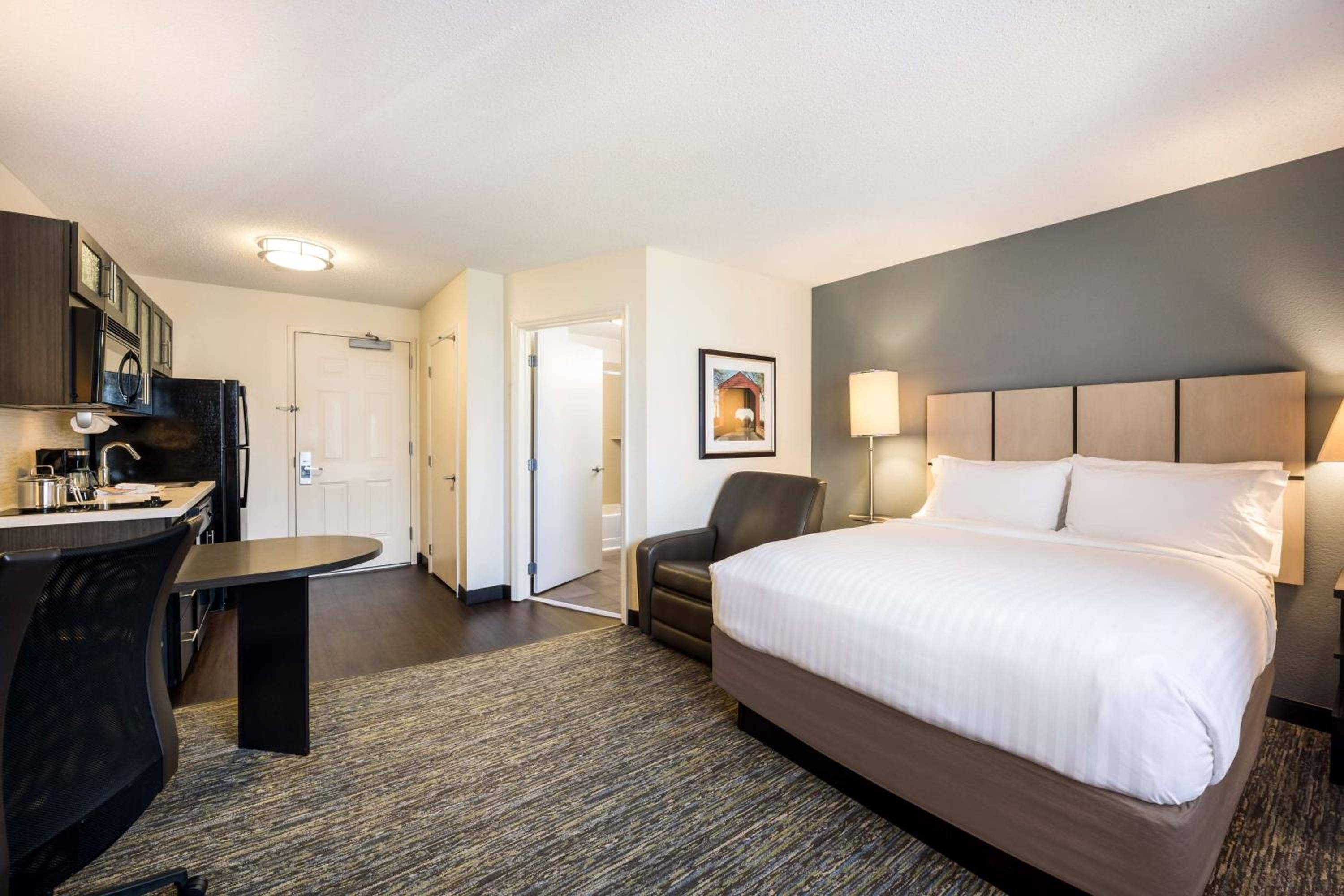 Sonesta Simply Suites Detroit Troy